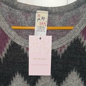 7th Ray Gray and Red Crew Neck Sweater with Color-Blocking